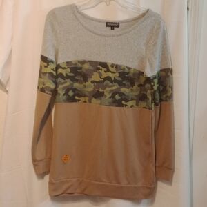 Simply Southern shirt Gray green black and tan size small